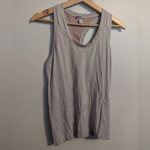 Athleta Tank Size Medium Pink Womens Momentum Scaled Ripples 657800
